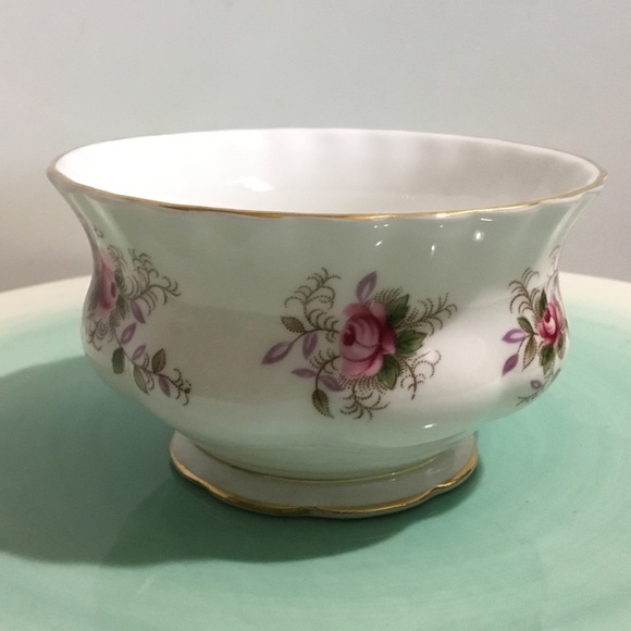 Vintage Royal Albert Lavender Rose small sugar bowl - Picture 6 of 9